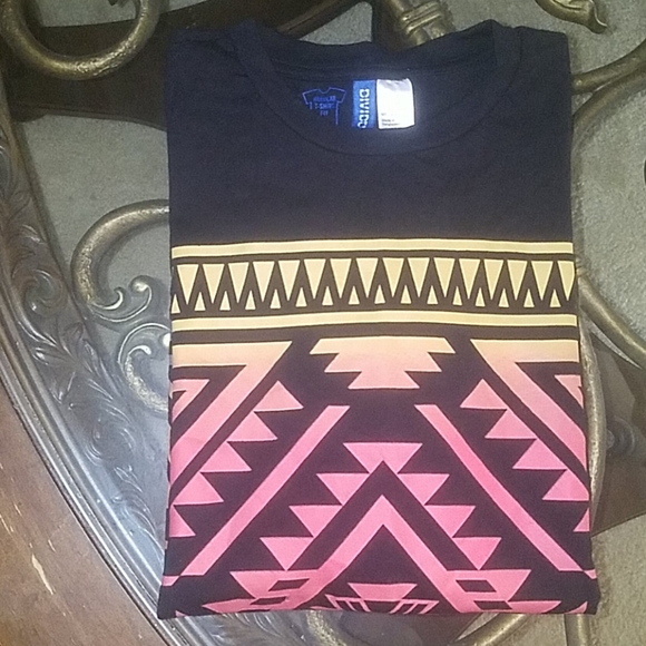 🎉Fashion Tee - Picture 3 of 3